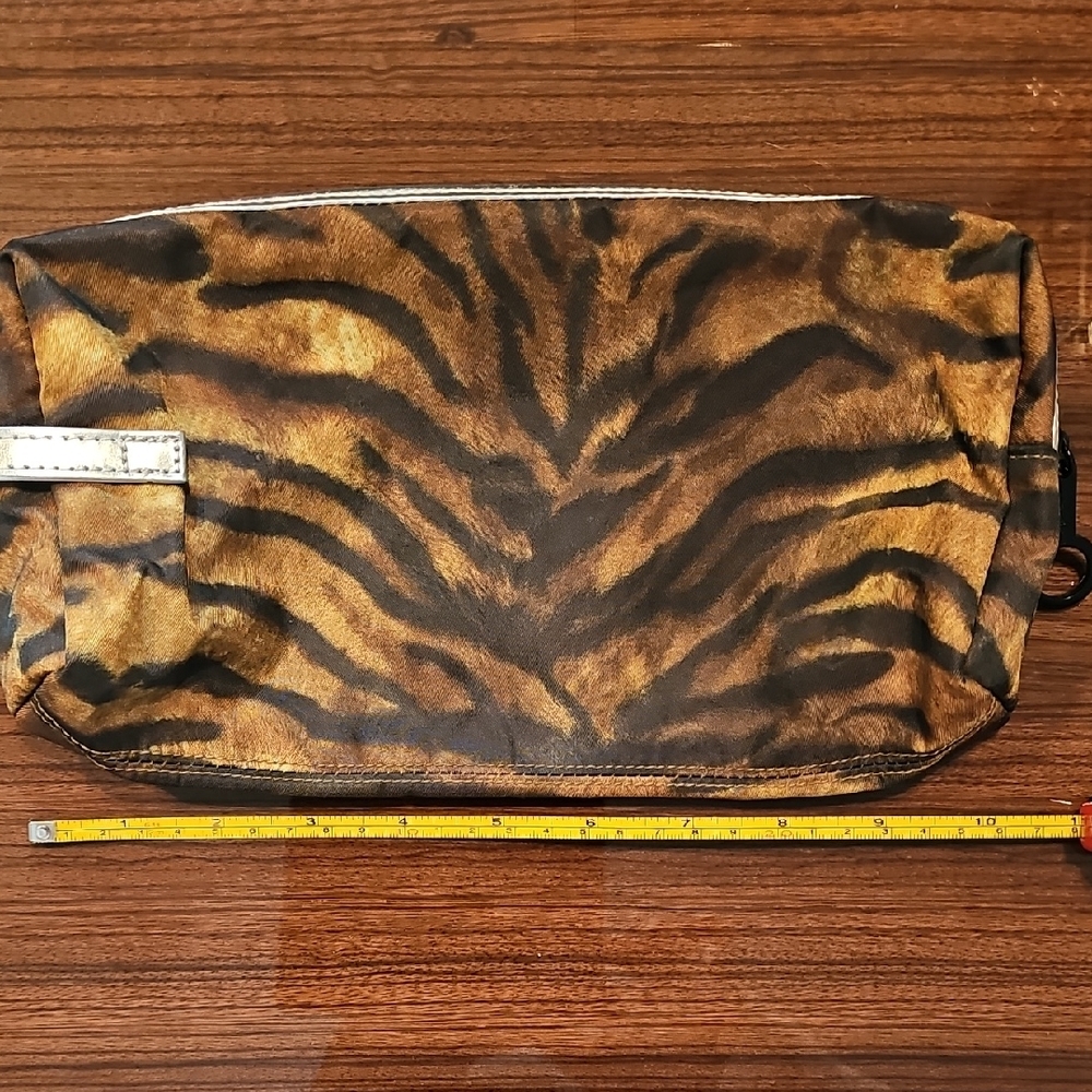 MAC Cosmetics Large Tiger Print Makeup Bag - Picture 4 of 5
